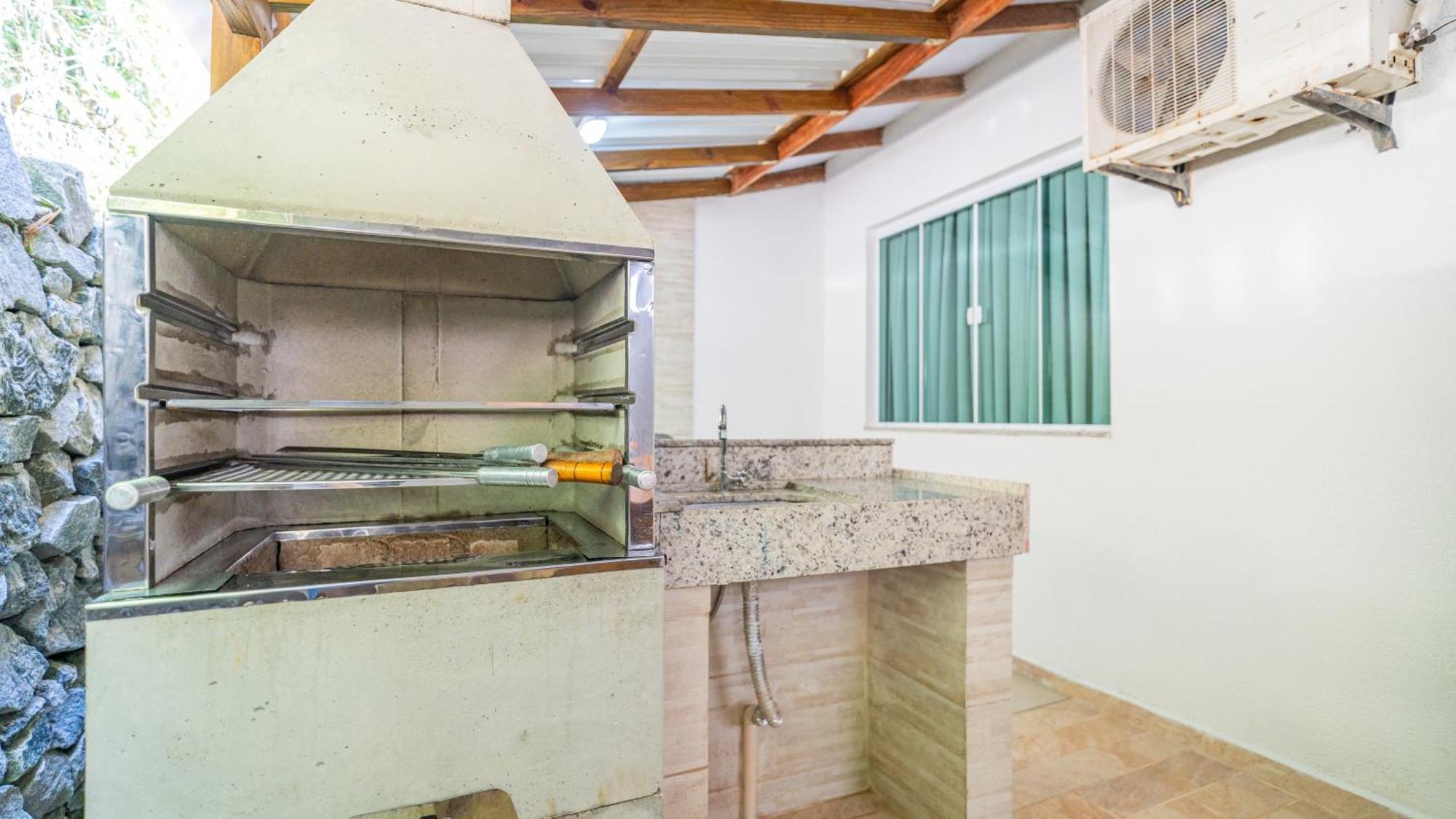Residencial Com Piscina Possui Jacuzzi Aquecida Com Hidromassagem Villa Bombinhas Exterior foto