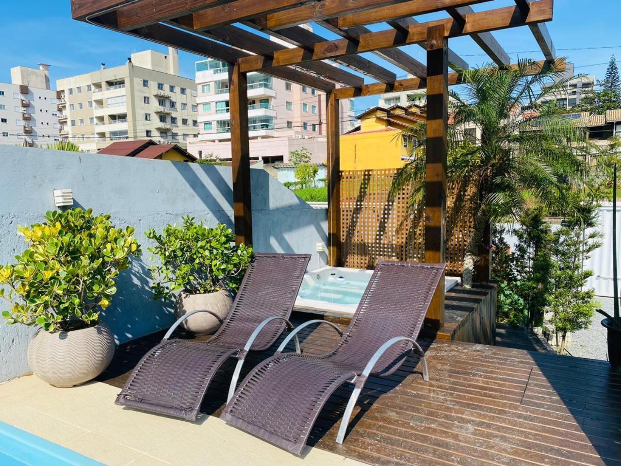 Residencial Com Piscina Possui Jacuzzi Aquecida Com Hidromassagem Villa Bombinhas Exterior foto