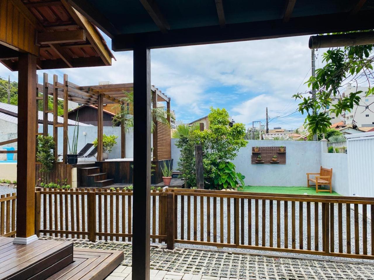 Residencial Com Piscina Possui Jacuzzi Aquecida Com Hidromassagem Villa Bombinhas Exterior foto