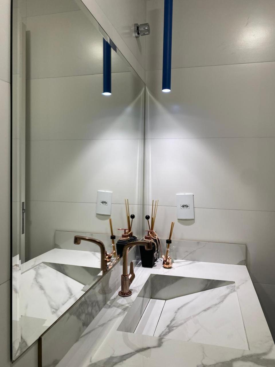 Residencial Com Piscina Possui Jacuzzi Aquecida Com Hidromassagem Villa Bombinhas Exterior foto
