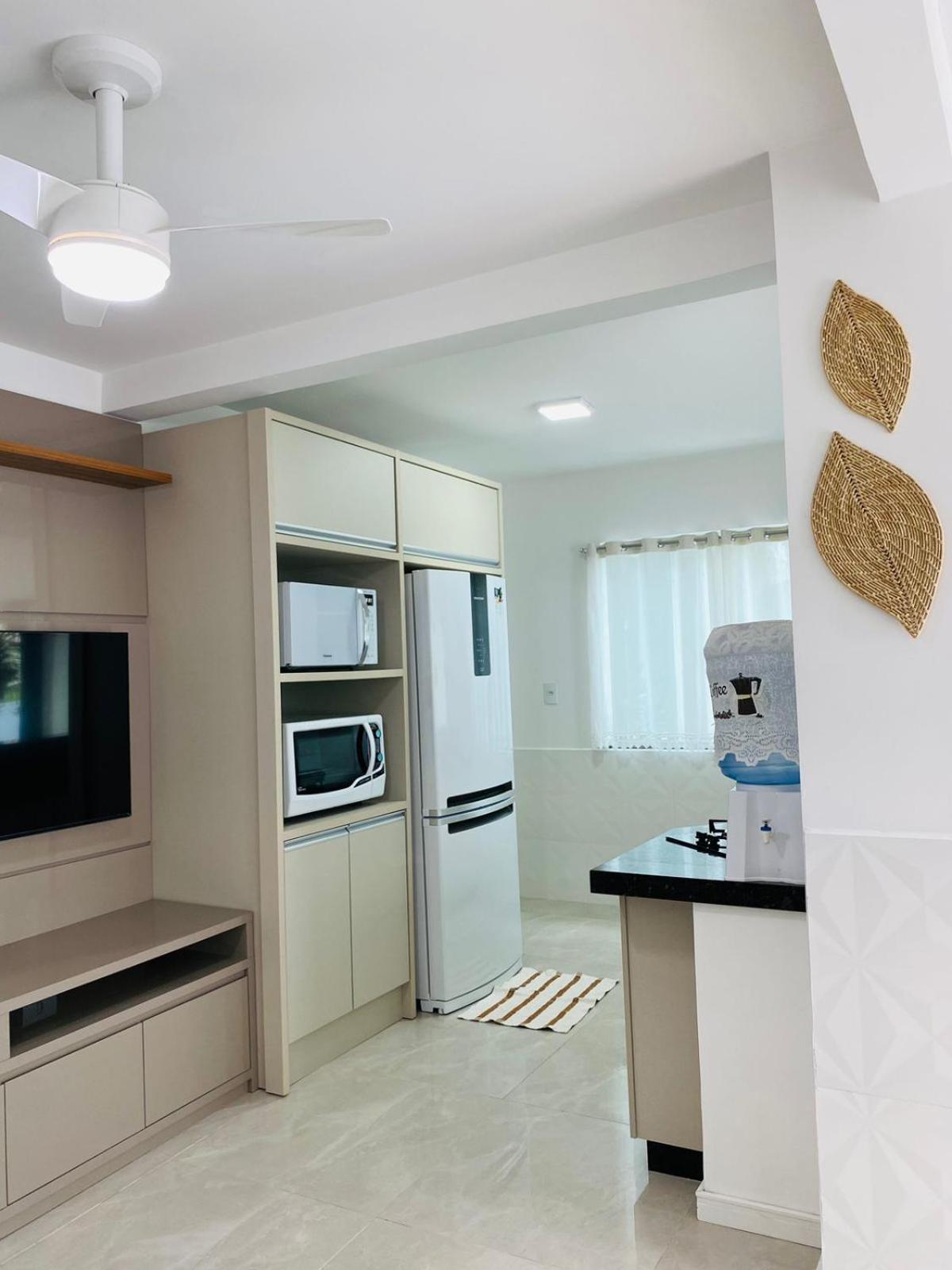 Residencial Com Piscina Possui Jacuzzi Aquecida Com Hidromassagem Villa Bombinhas Exterior foto