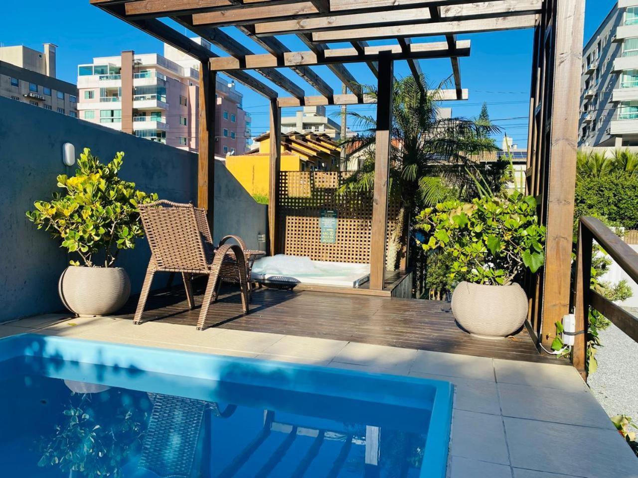 Residencial Com Piscina Possui Jacuzzi Aquecida Com Hidromassagem Villa Bombinhas Exterior foto